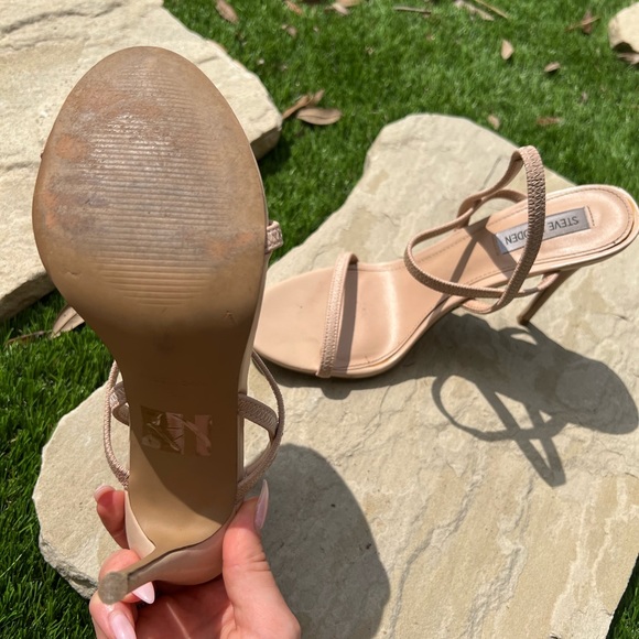 Steve Madden Gabriella Heels in Nude! Great condition, only worn 2-3 times. - Picture 3 of 4